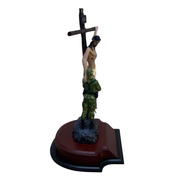 Figuras en resina (15) Cristo y el Soldado