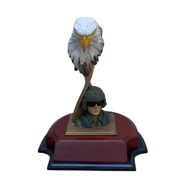 Figuras en resina (25) Busto de Águila Con Piloto de Aviación