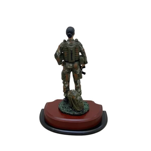 Figuras en resina (6) Dama Militar