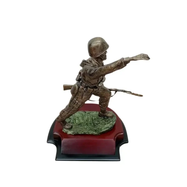 Soldado Infante Avanzando Dorado