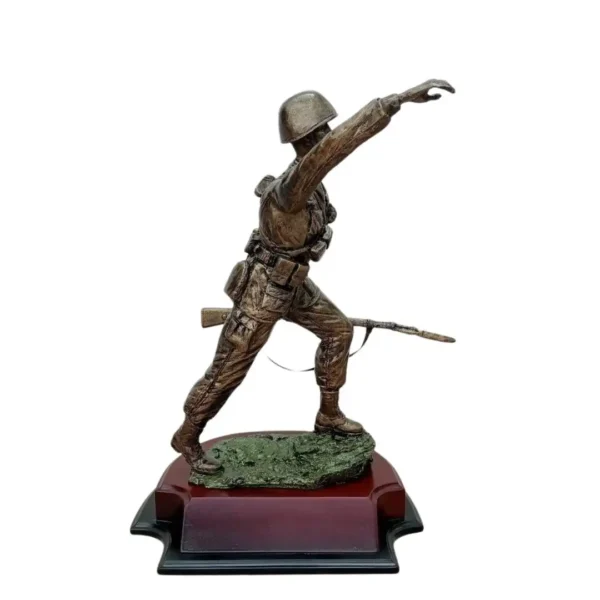 Soldado Infante Avanzando Dorado
