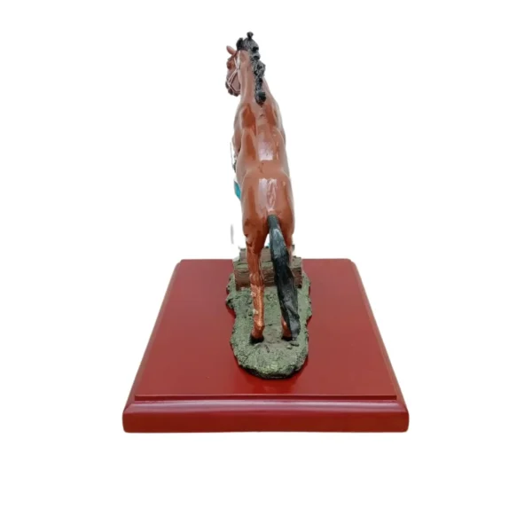 Caballo de Salto Marrón