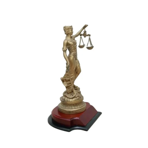 Dama de la Justicia Grande