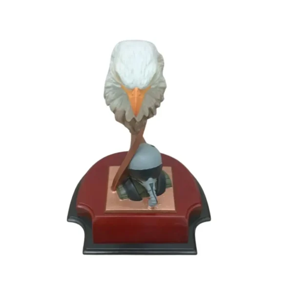 Busto de Águila Con Piloto de Helicóptero