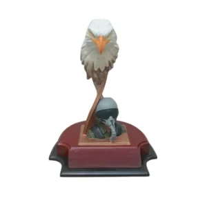 Busto de Águila Con Piloto de Helicóptero