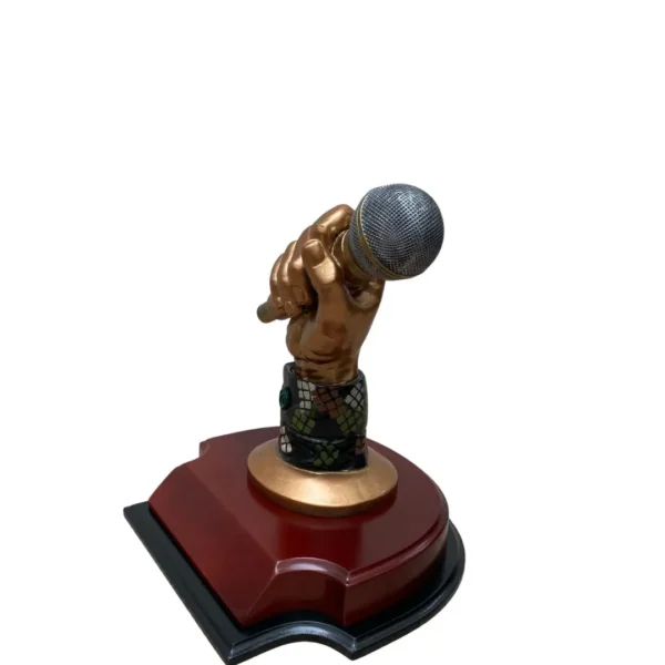 Figura en Resina Microfono Locutor